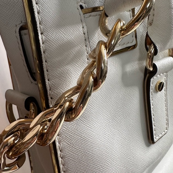 Michael Kors Hamilton Large White Saffiano Leather Tote - Picture 8 of 16